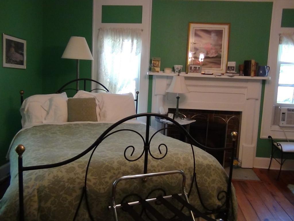 Buffalo Tavern Bed And Breakfast West Jefferson Zimmer foto