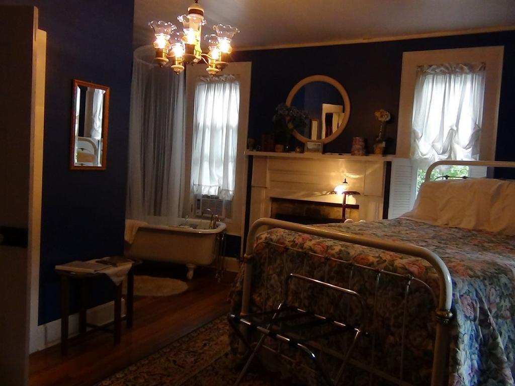 Buffalo Tavern Bed And Breakfast West Jefferson Zimmer foto
