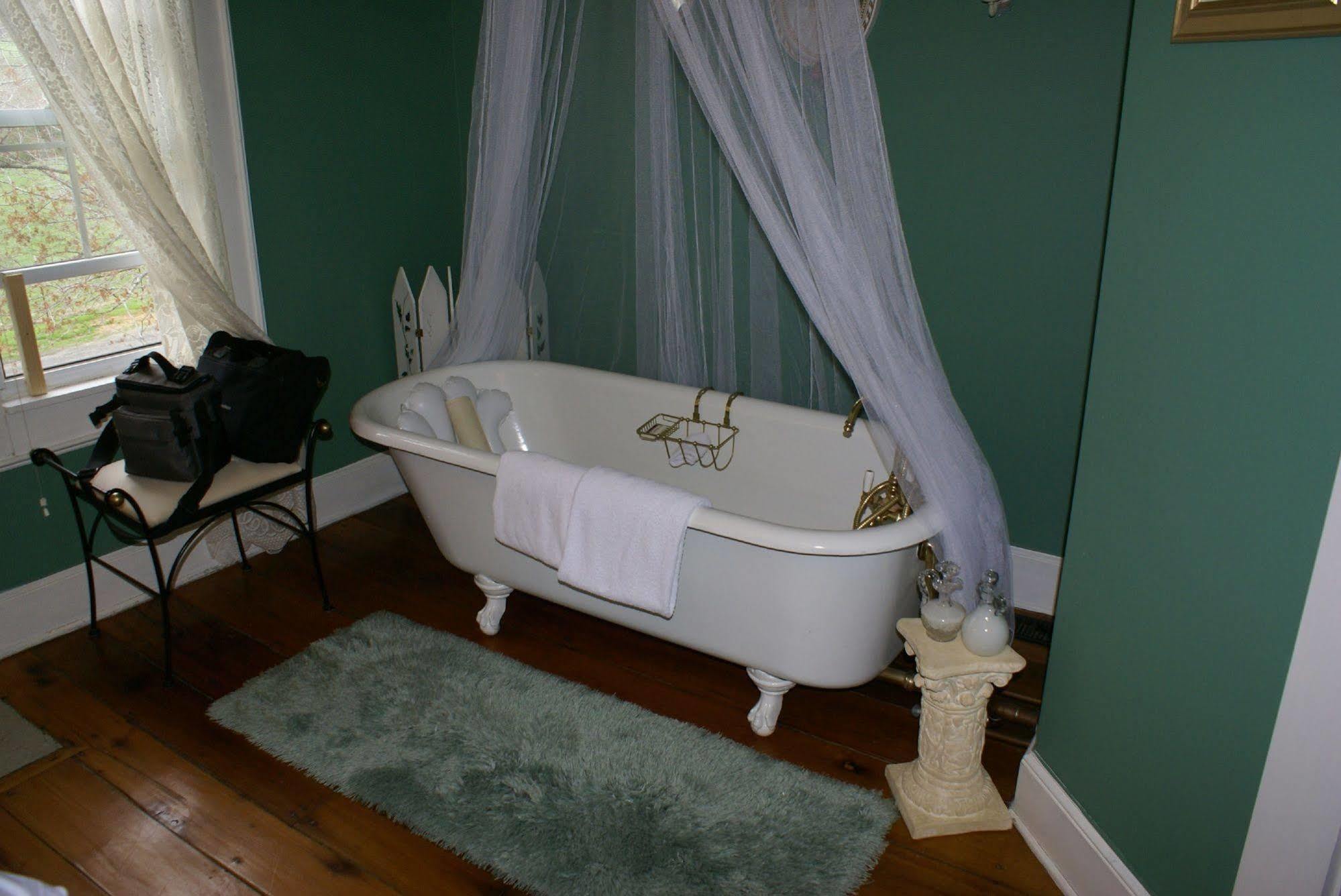 Buffalo Tavern Bed And Breakfast West Jefferson Zimmer foto
